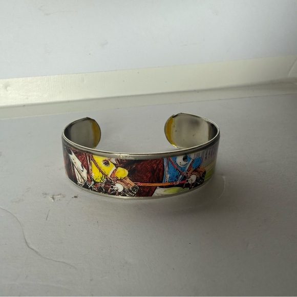Elegant Gold-Toned Women's Bracelet with horses resembles the Kentucky Derby - Picture 1 of 5